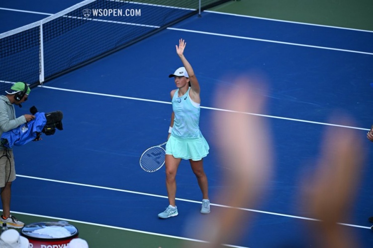 外形也让球 外形也让球